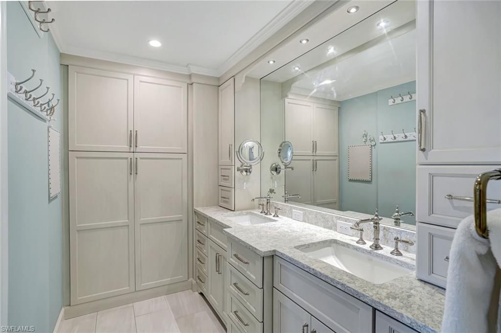 2850 Gulf Shore Blvd N, Unit 201, Naples, FL 34103 Photo