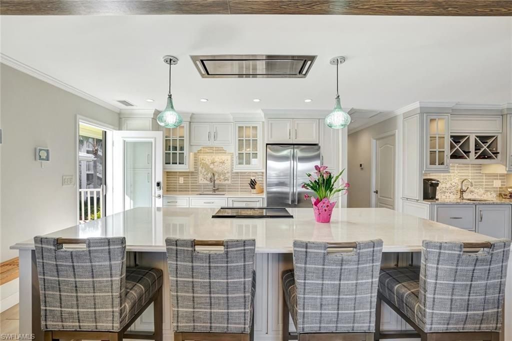 2850 Gulf Shore Blvd N, Unit 201, Naples, FL 34103 Photo