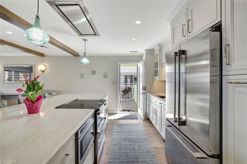 2850 Gulf Shore Blvd N, Unit 201, Naples, FL 34103 Photo