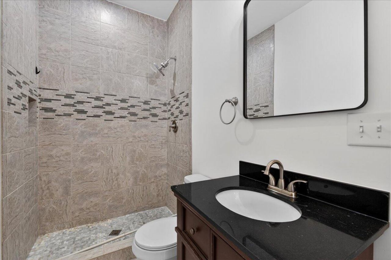 66 America Street  Photo 11