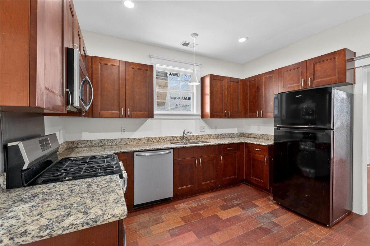 66 America Street  Photo 30