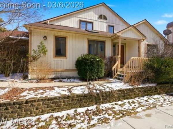 473 Village Oaks Court, Ann Arbor, MI 48103
