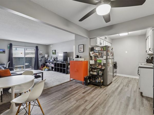 9557 University Avenue, Unit 16, Clive, IA 50325