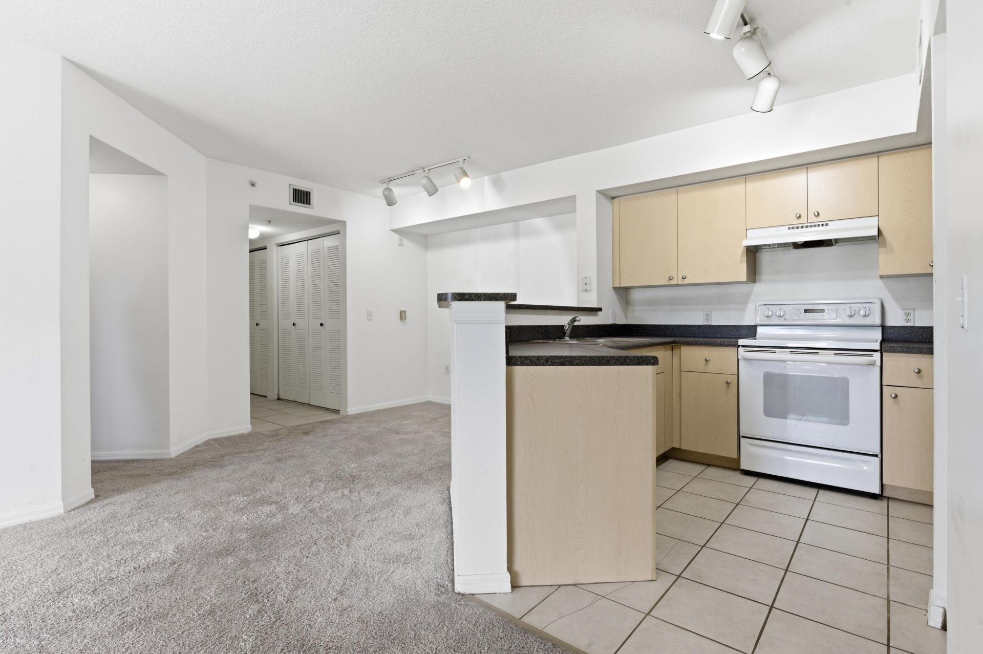 4200 San Marino Boulevard, Unit 107, West Palm Beach, FL 33409 Photo