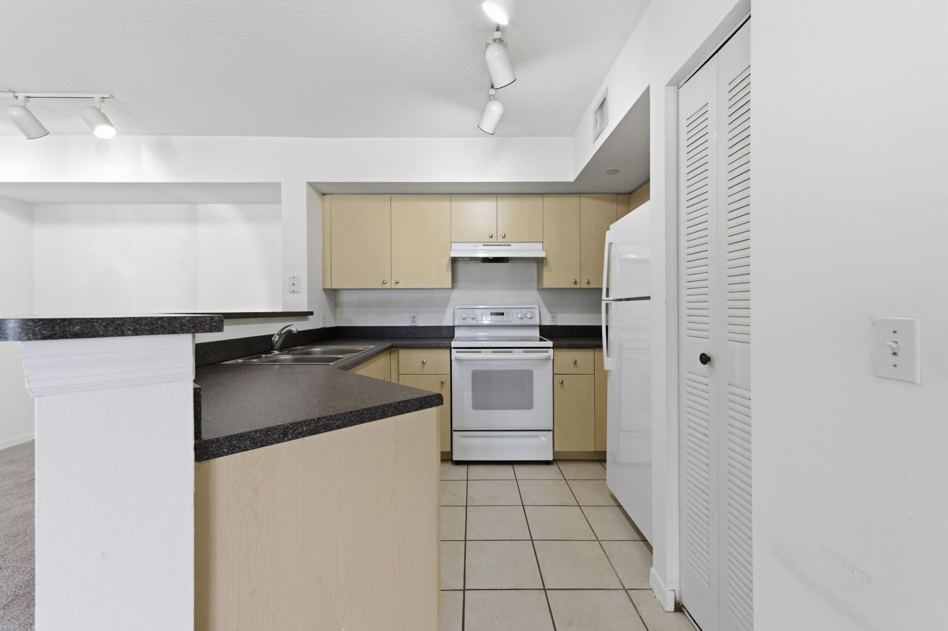 4200 San Marino Boulevard, Unit 107, West Palm Beach, FL 33409 Photo