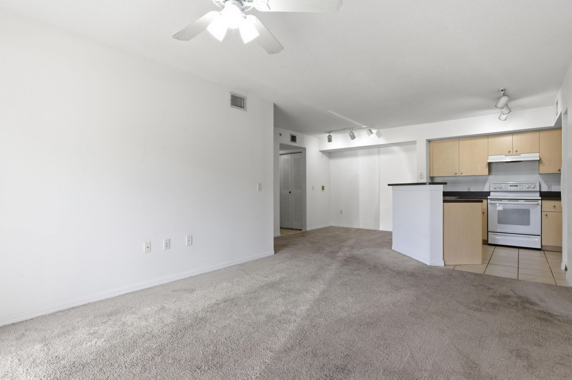 4200 San Marino Boulevard, Unit 107, West Palm Beach, FL 33409 Photo