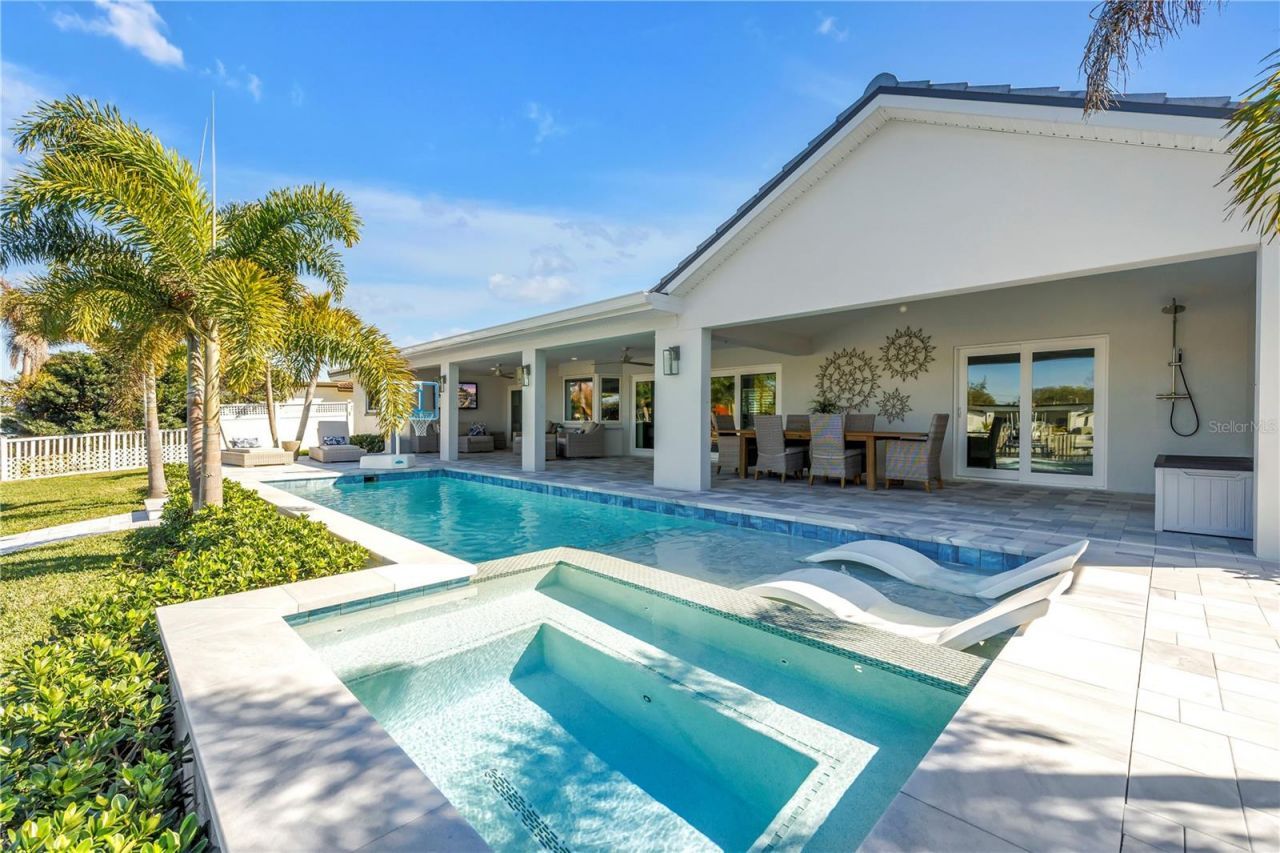 1093 42nd Avenue Ne, Saint Petersburg, FL 33703 Photo