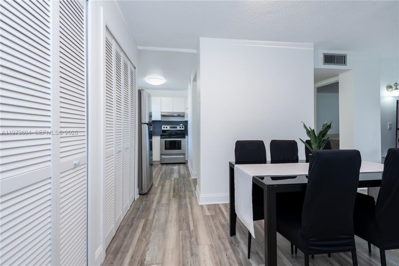 8889 Fontainebleau Blvd , Unit 201, Miami, FL 33172 Photo