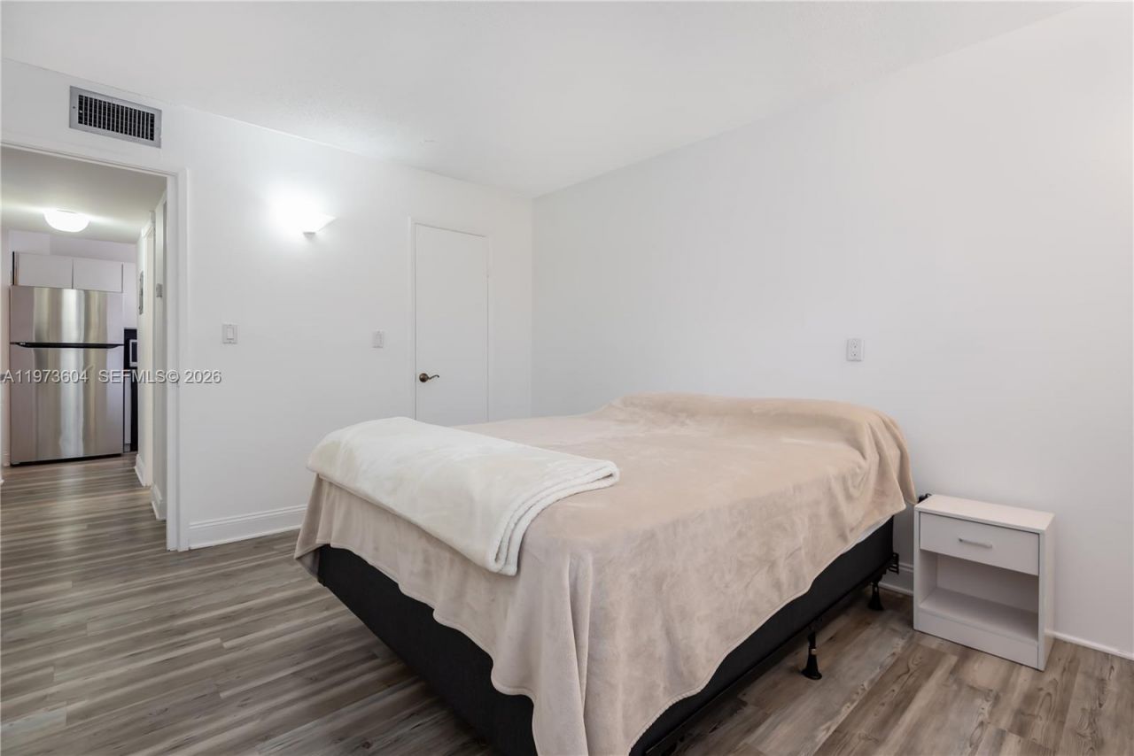 8889 Fontainebleau Blvd, Unit 201, Miami, FL 33172 Photo