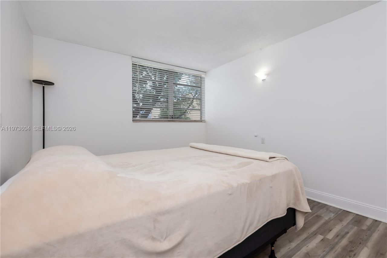 8889 Fontainebleau Blvd , Unit 201, Miami, FL 33172 Photo