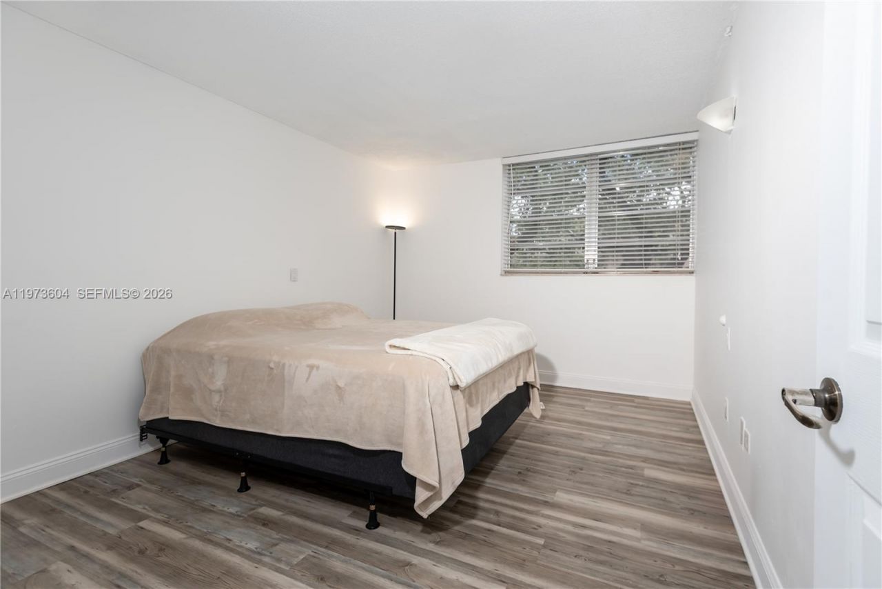 8889 Fontainebleau Blvd, Unit 201, Miami, FL 33172 Photo