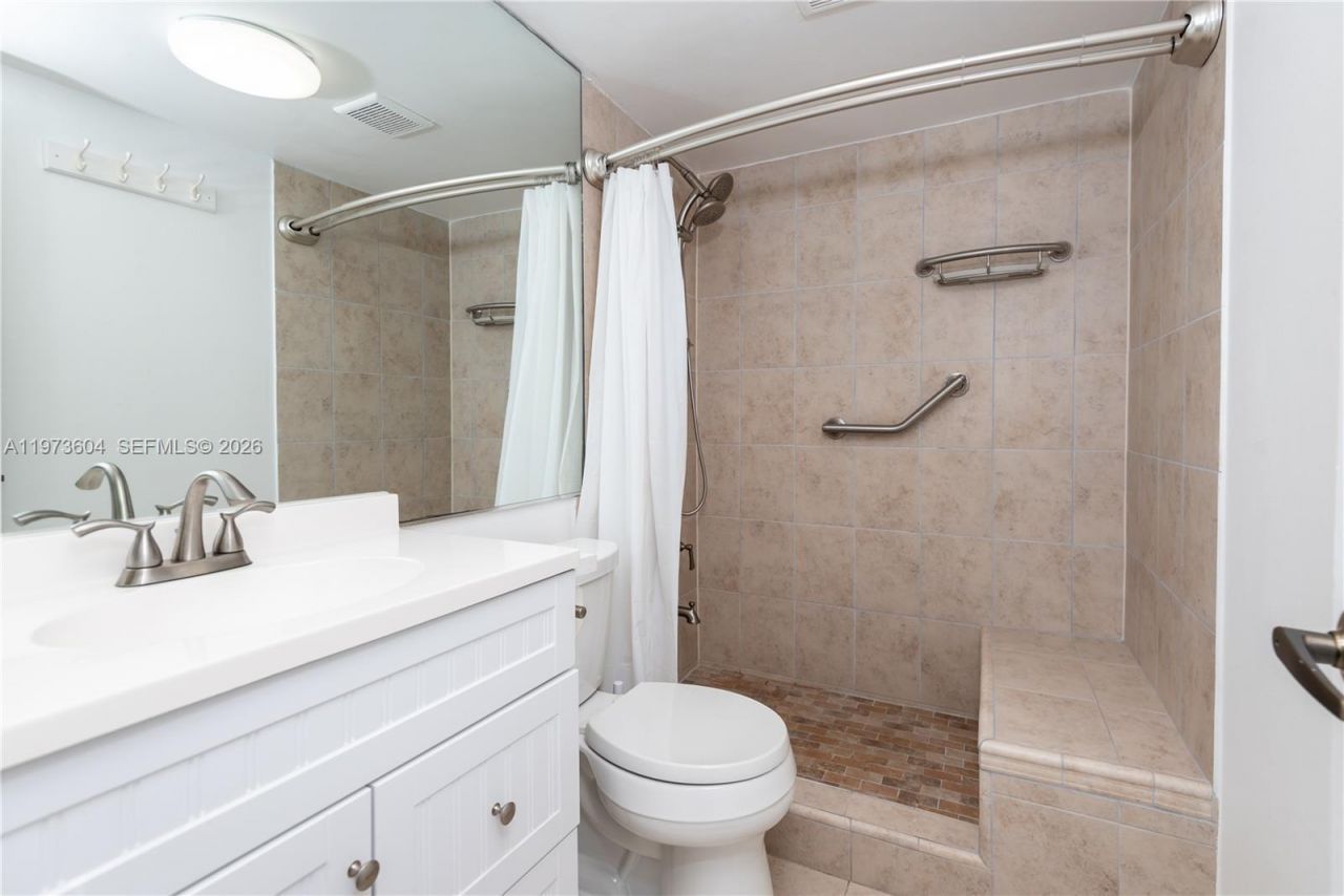 8889 Fontainebleau Blvd, Unit 201, Miami, FL 33172 Photo