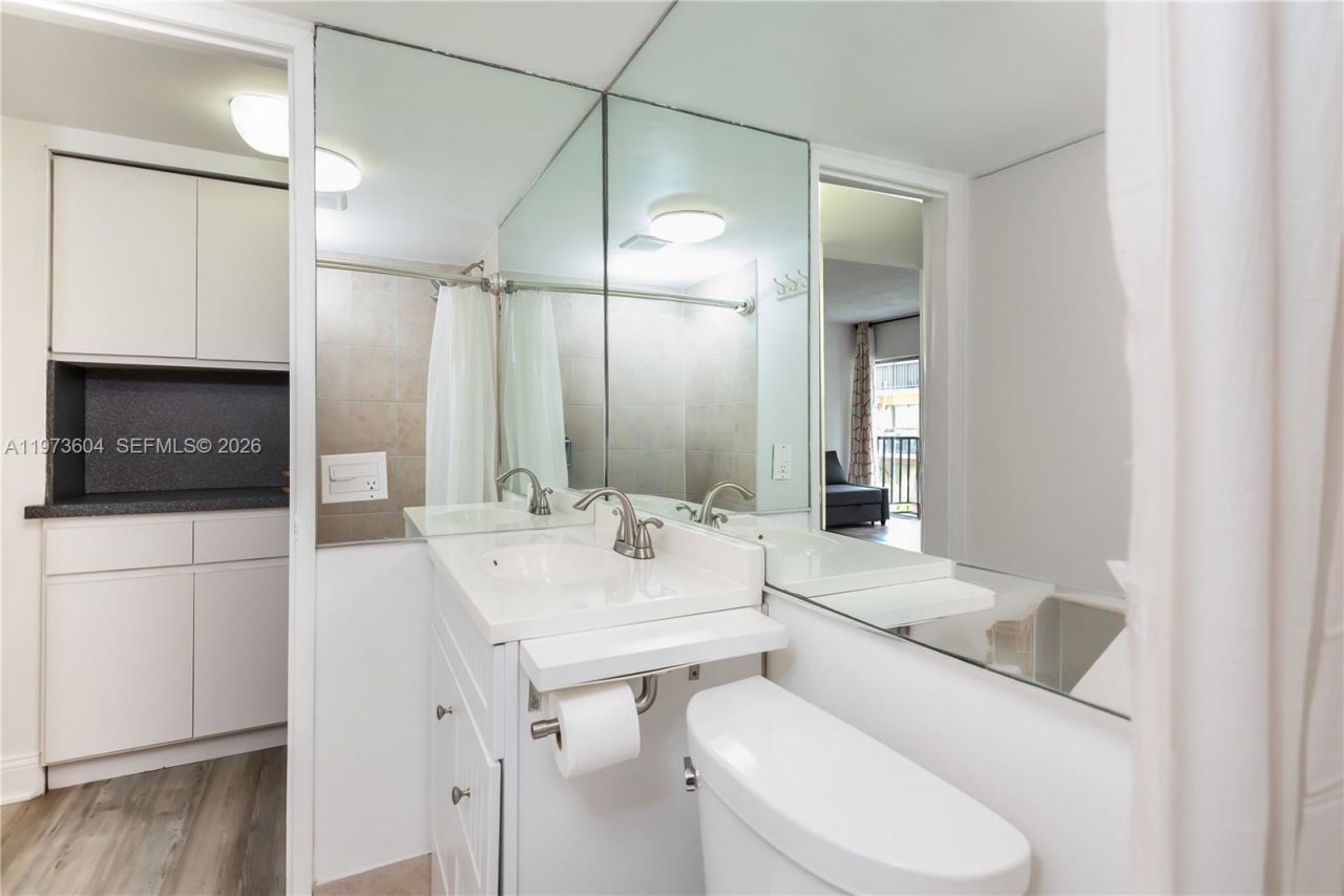 8889 Fontainebleau Blvd , Unit 201, Miami, FL 33172 Photo