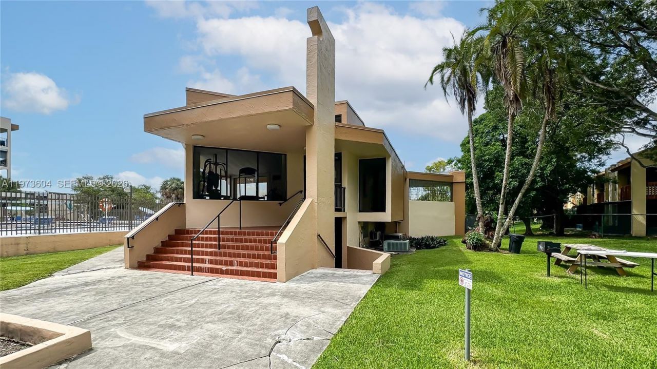 8889 Fontainebleau Blvd, Unit 201, Miami, FL 33172 Photo