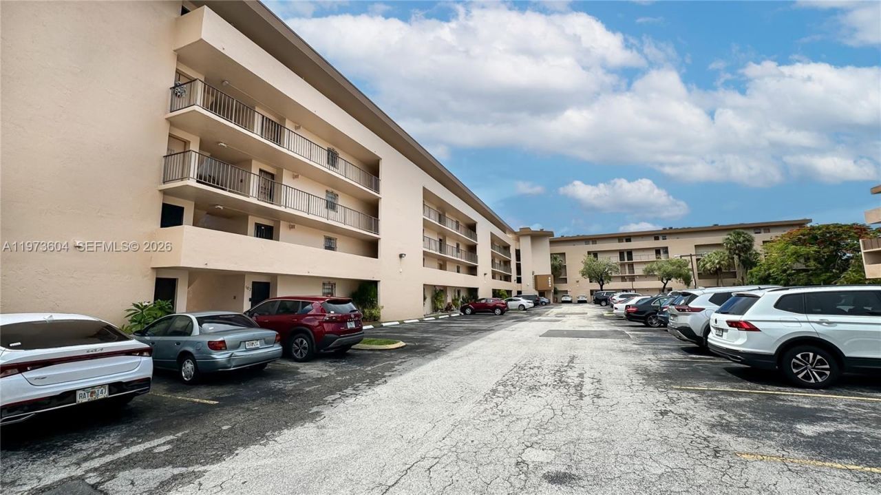 8889 Fontainebleau Blvd, Unit 201, Miami, FL 33172 Photo