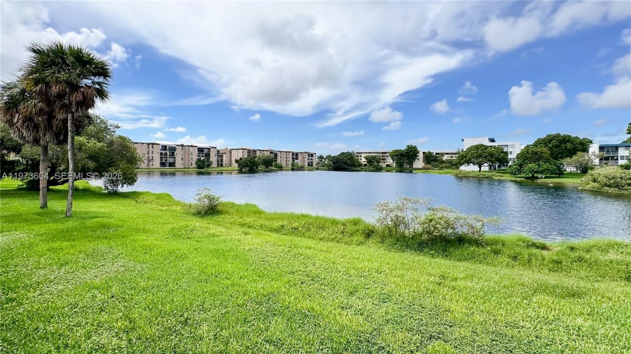 8889 Fontainebleau Blvd, Unit 201, Miami, FL 33172 Photo