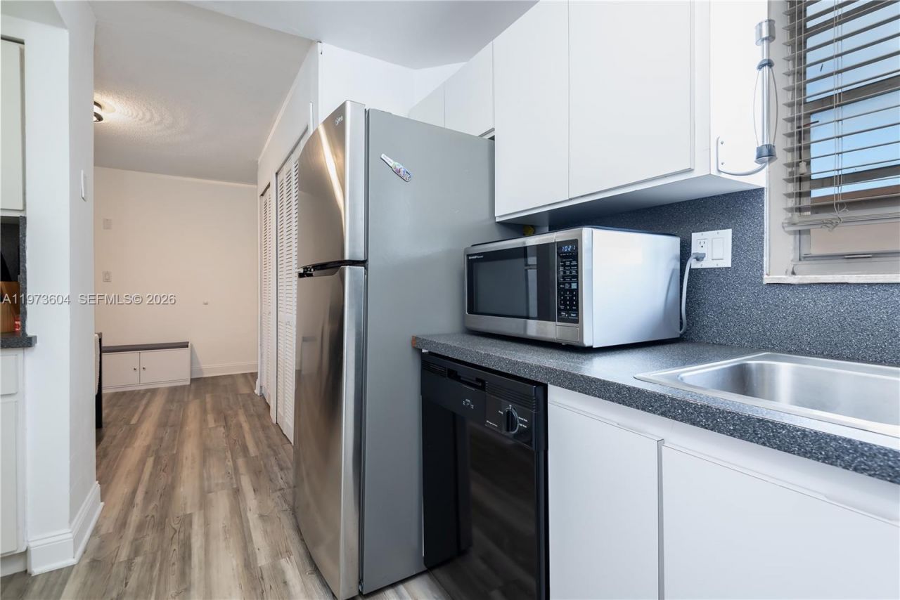 8889 Fontainebleau Blvd, Unit 201, Miami, FL 33172 Photo