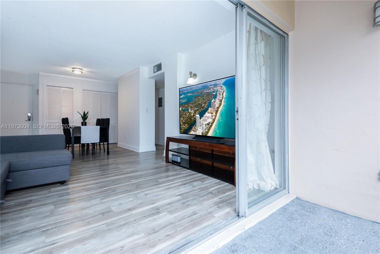 8889 Fontainebleau Blvd, Unit 201, Miami, FL 33172 Photo