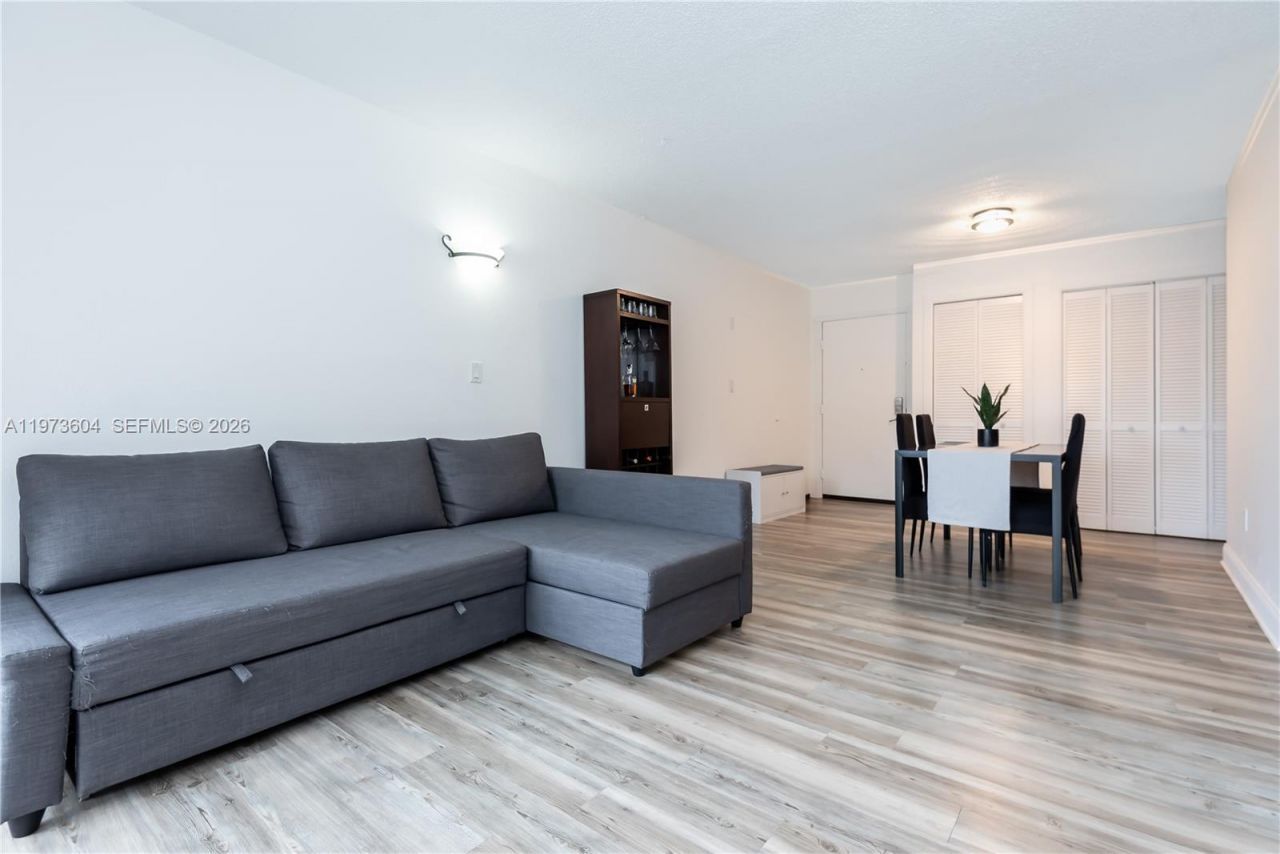 8889 Fontainebleau Blvd, Unit 201, Miami, FL 33172 Photo