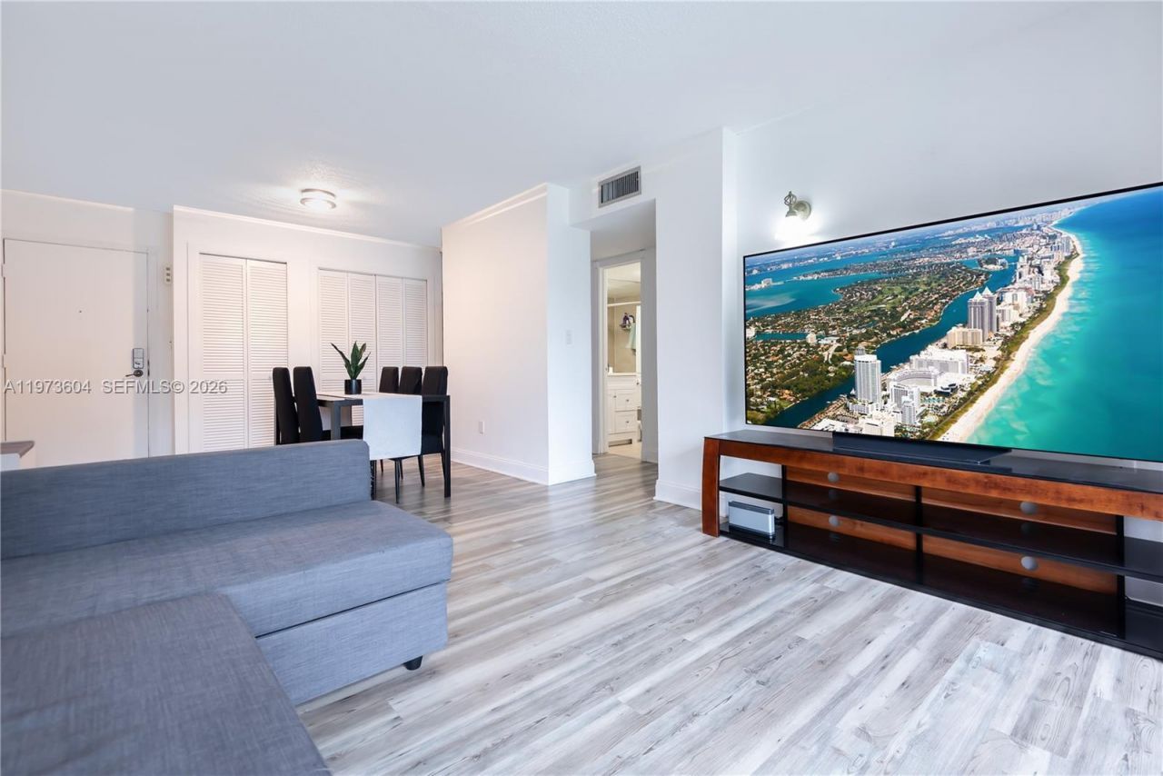 8889 Fontainebleau Blvd, Unit 201, Miami, FL 33172 Photo