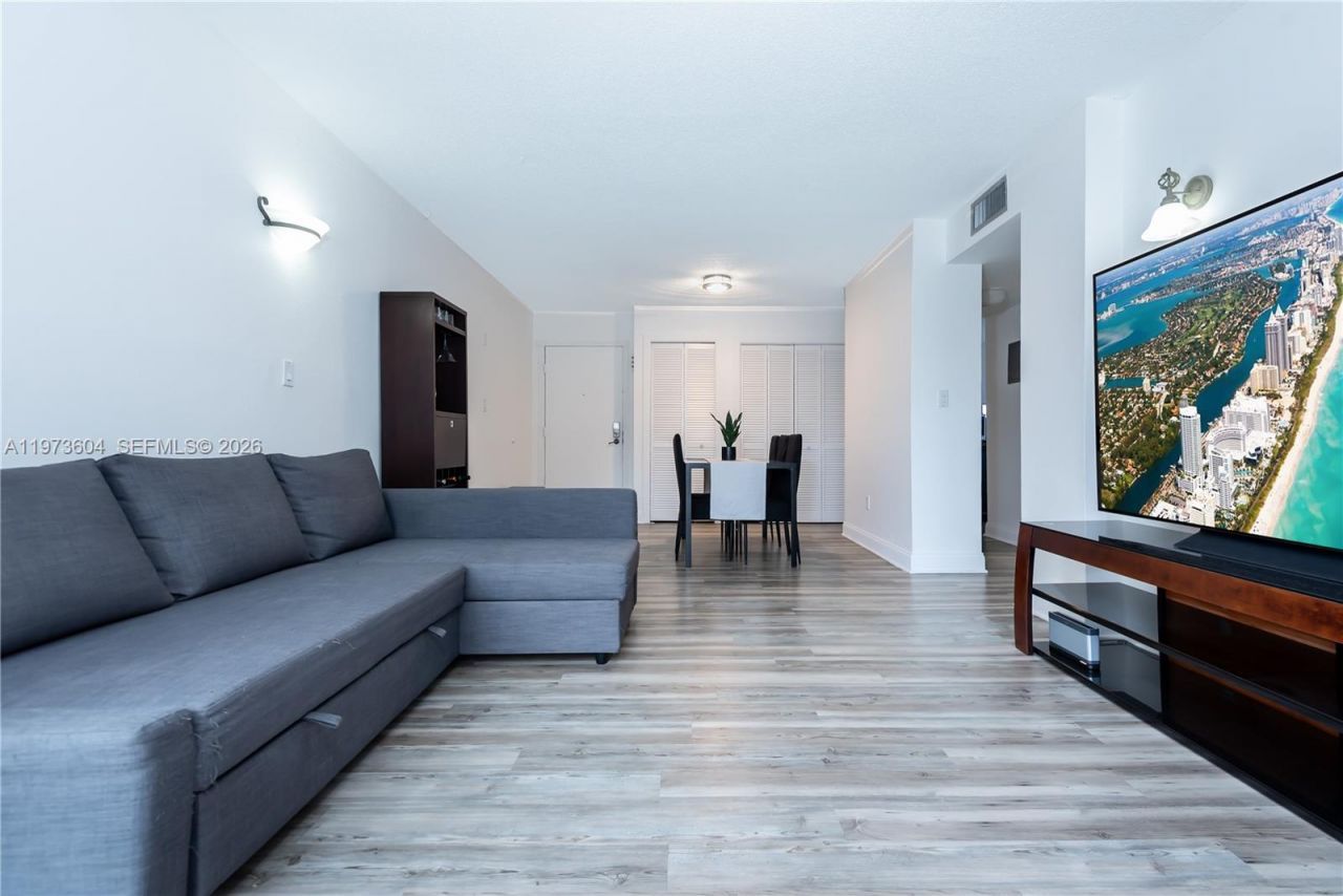 8889 Fontainebleau Blvd, Unit 201, Miami, FL 33172 Photo