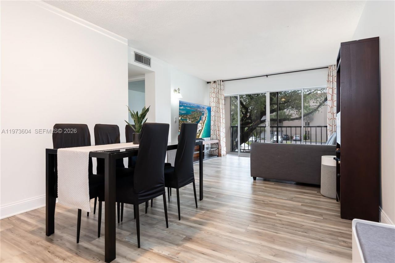 8889 Fontainebleau Blvd , Unit 201, Miami, FL 33172 Photo