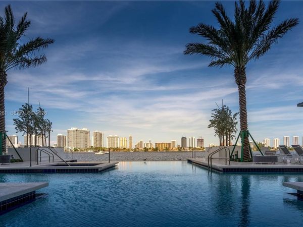 17301 Biscayne Blvd, Unit 210, North Miami Beach, FL 33160