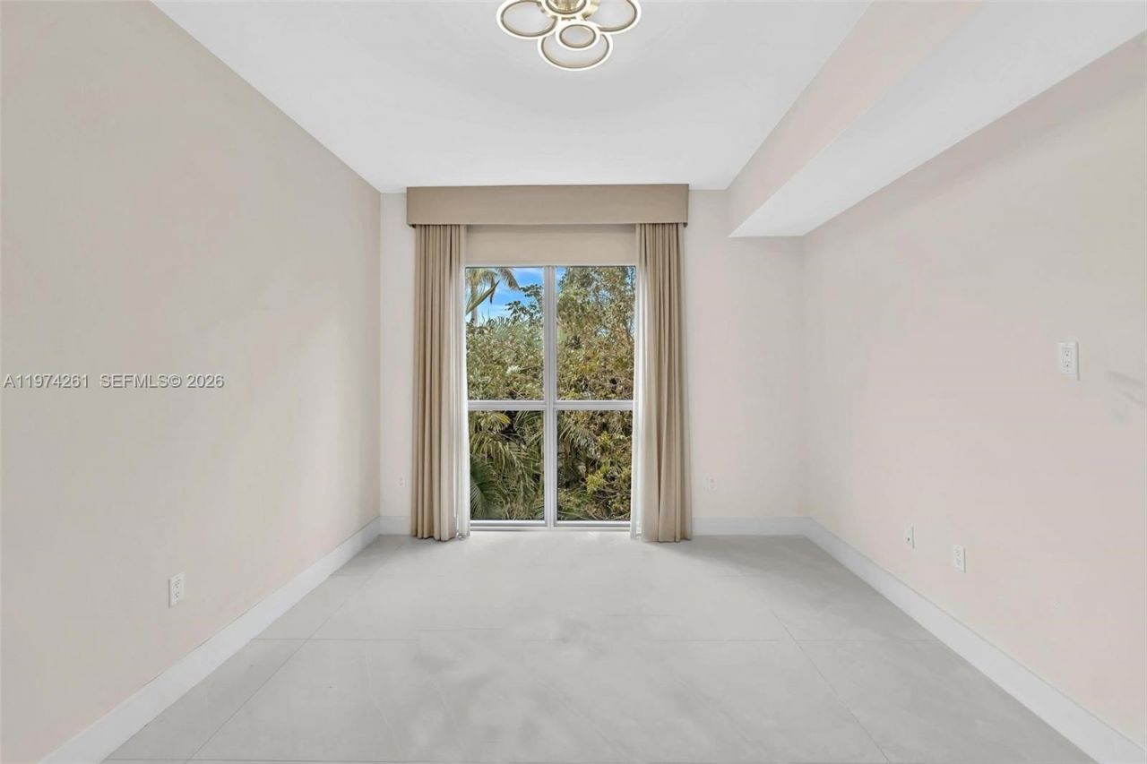 17301 Biscayne Blvd, Unit 210, North Miami Beach, FL 33160 Photo