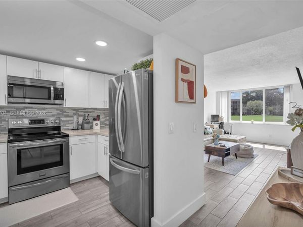 9431 Live Oak Pl , Unit 108, Davie, FL 33324