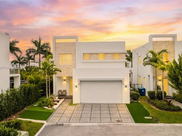 10366 NW 68th Ter , Doral, FL 33178