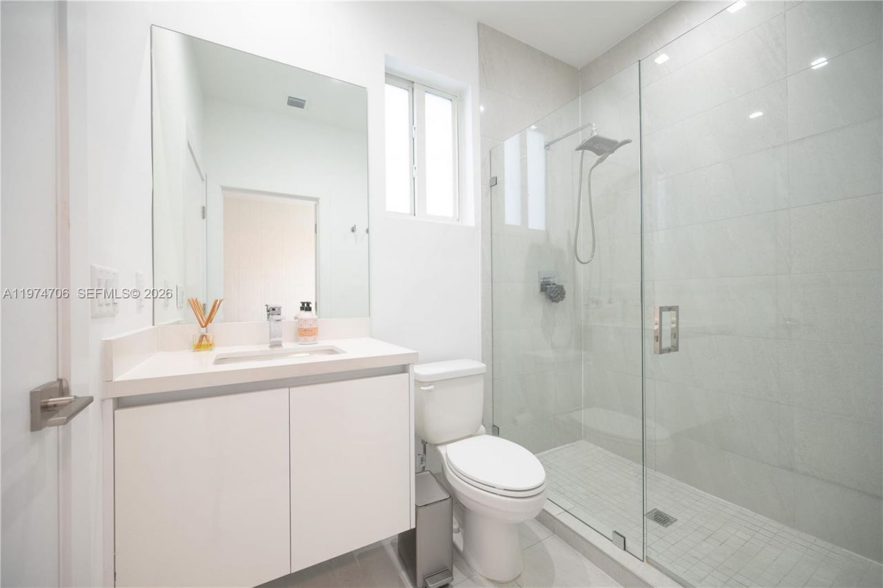 10366 NW 68th Ter , Doral, FL 33178 Photo