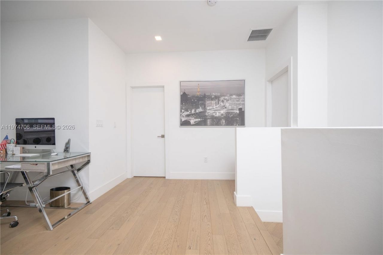 10366 NW 68th Ter , Doral, FL 33178 Photo