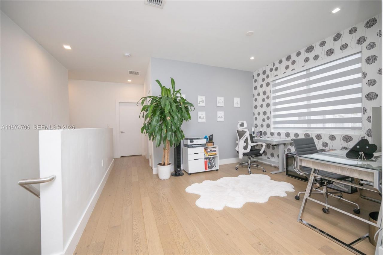 10366 NW 68th Ter , Doral, FL 33178 Photo