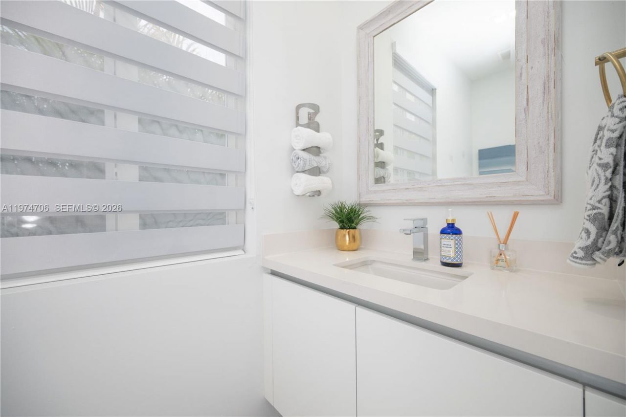 10366 NW 68th Ter , Doral, FL 33178 Photo