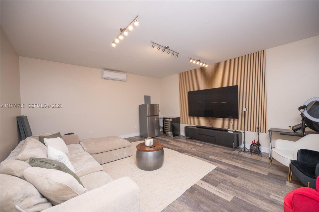 10366 NW 68th Ter , Doral, FL 33178 Photo