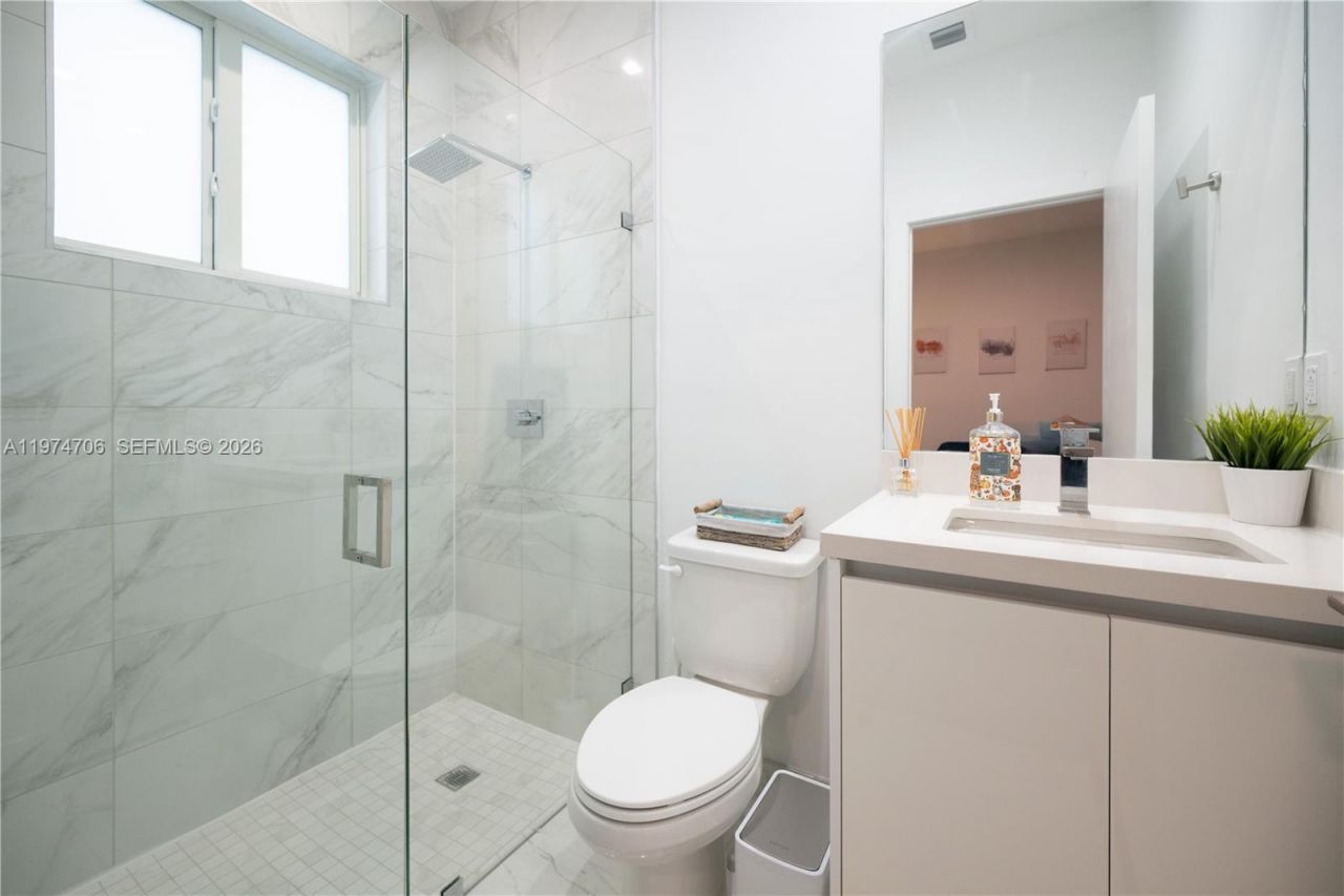 10366 NW 68th Ter , Doral, FL 33178 Photo