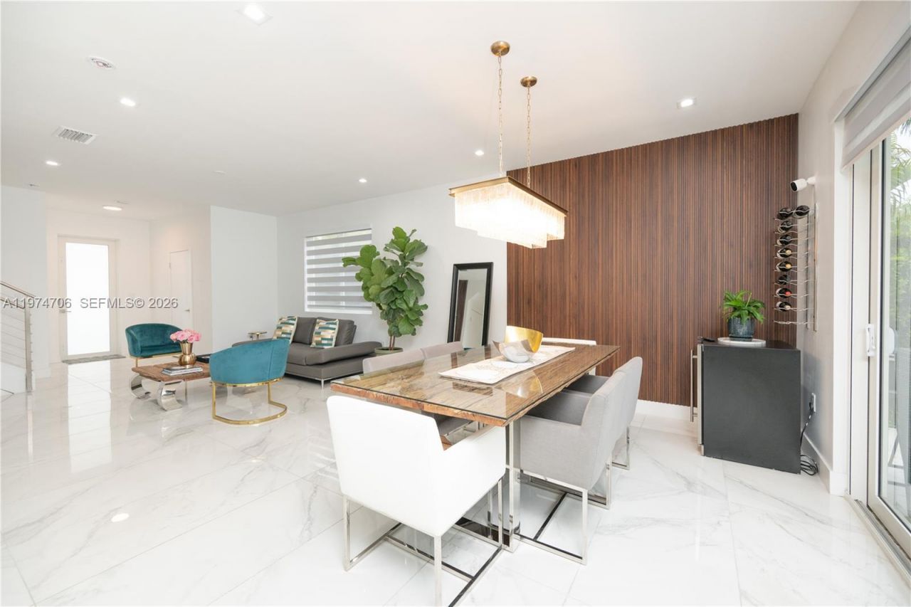 10366 NW 68th Ter , Doral, FL 33178 Photo