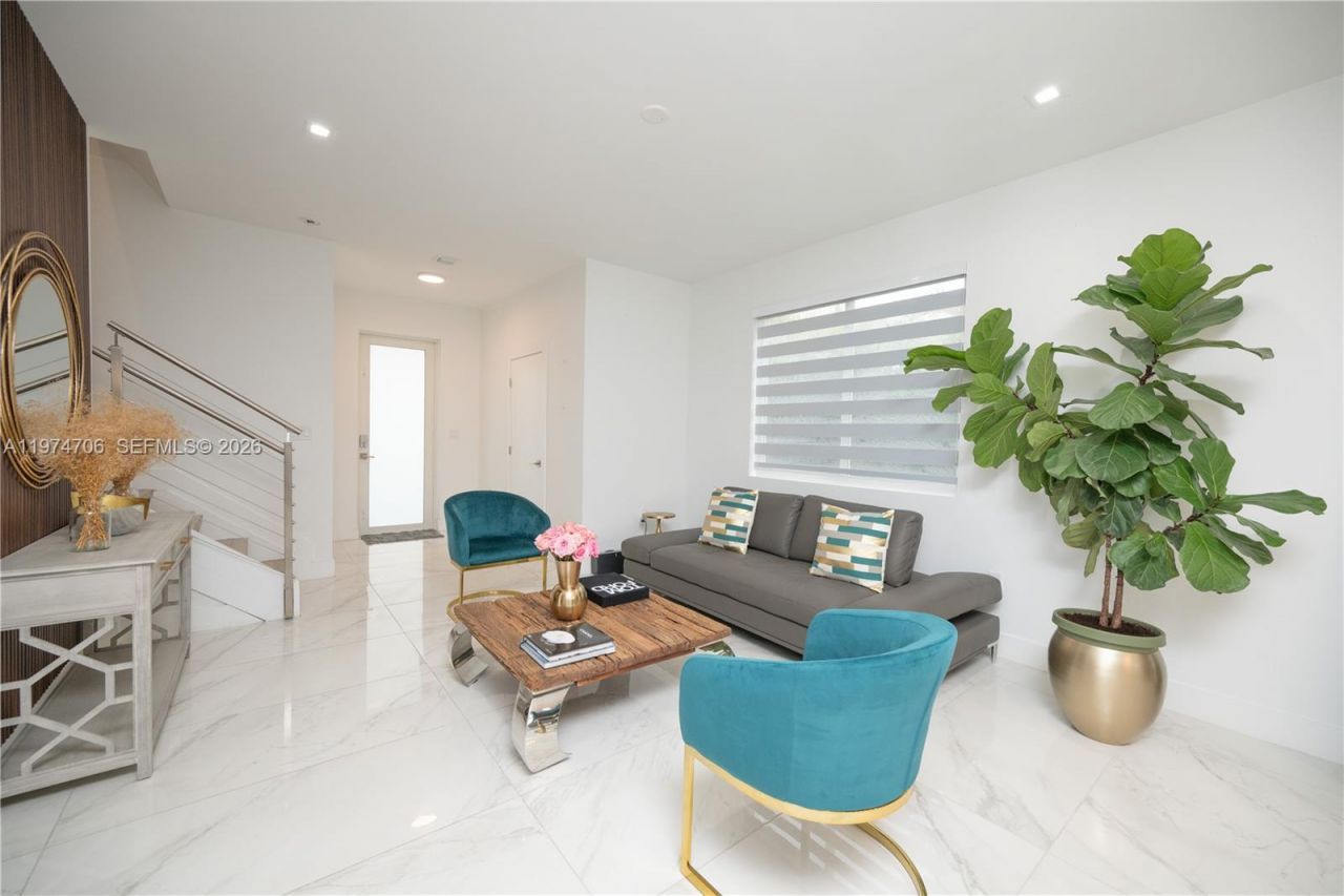 10366 NW 68th Ter , Doral, FL 33178 Photo