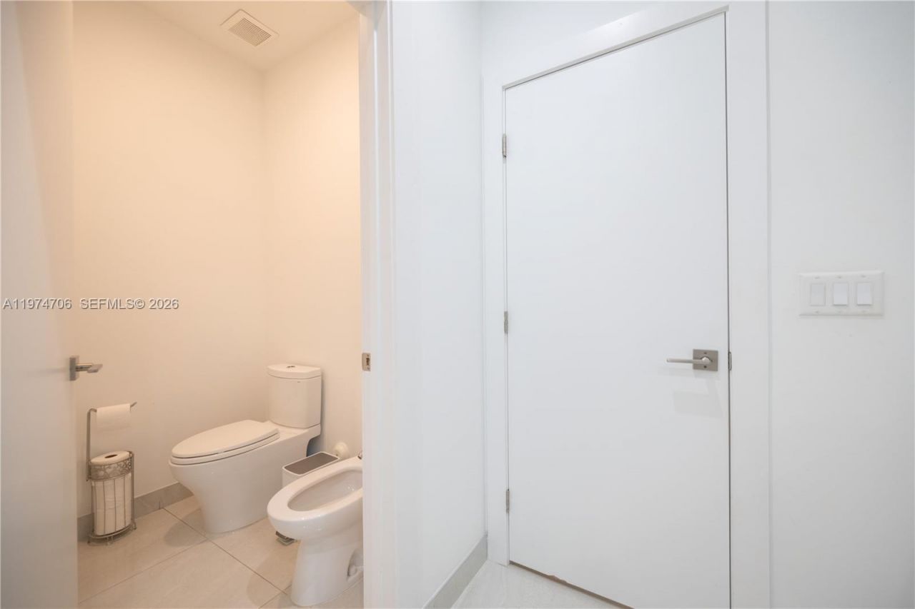 10366 NW 68th Ter , Doral, FL 33178 Photo