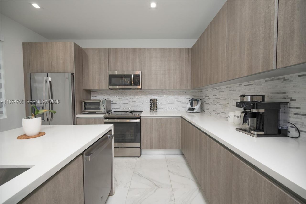 10366 NW 68th Ter , Doral, FL 33178 Photo