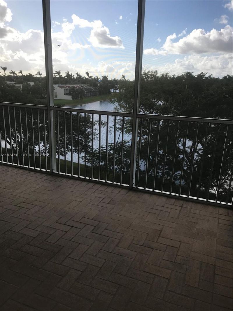 10770 NW 66th St, Unit 414, Doral, FL 33178 Photo
