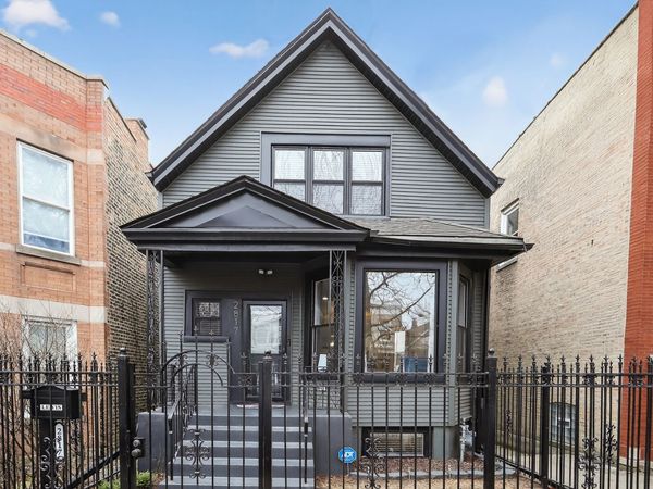 2817 N Sacramento Avenue , Chicago, IL 60618