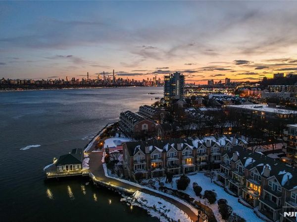 21 Grand Cove Way, EDGEWATER, NJ 07020