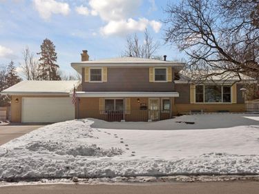 8301 34th Avenue N, New Hope, MN 55427