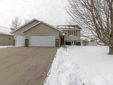 612 Saint Andrews Drive, Mankato, MN 56001