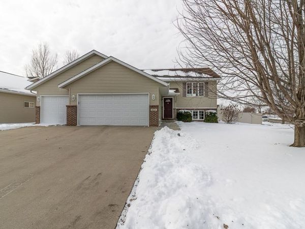 612 Saint Andrews Drive, Mankato, MN 56001