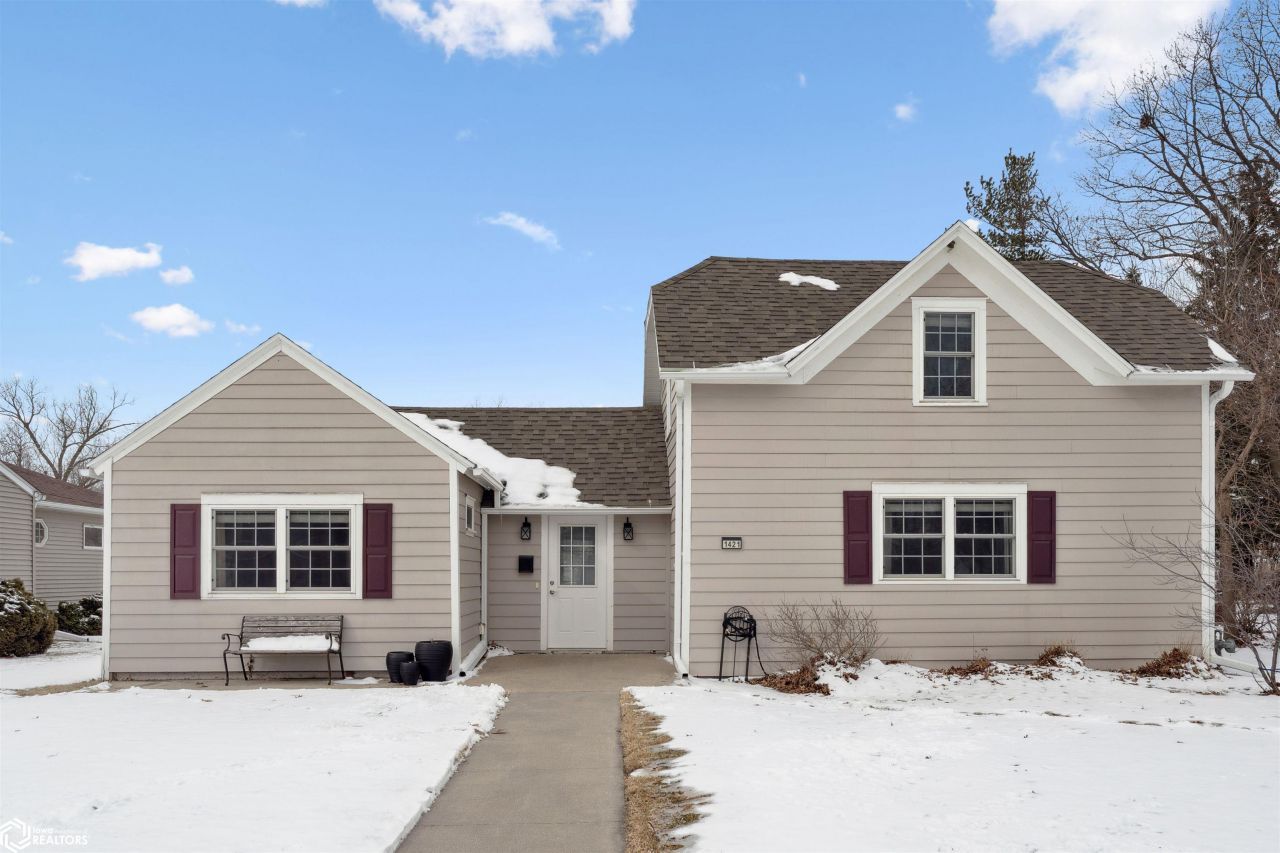 1421 Hobart Street, Grinnell, IA 50112 Main Photo