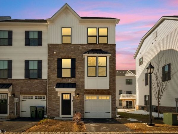 5 Saw Mill Cir, Hackettstown, NJ 07840