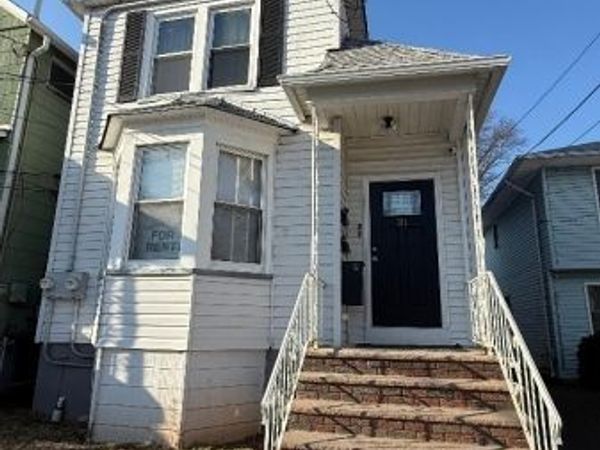 31 Williams St, Roselle Park, NJ 07204