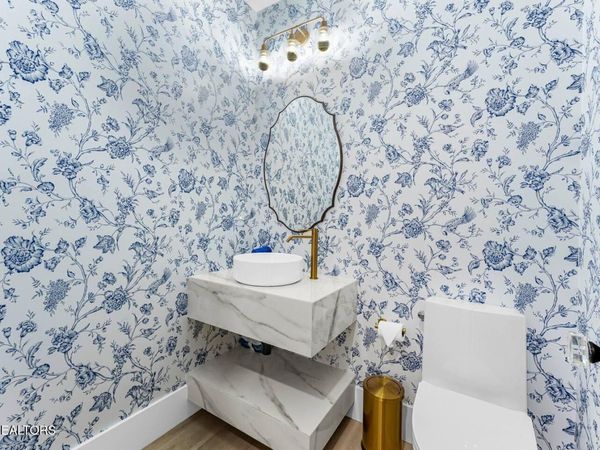 2188 Lakeview Rd, Lenoir City, TN 37772